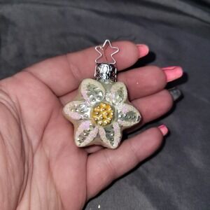 Vintage WEST GERMANY Hand Blown GLASS CHRISTMAS TREE ORNAMENT Daisy Flower